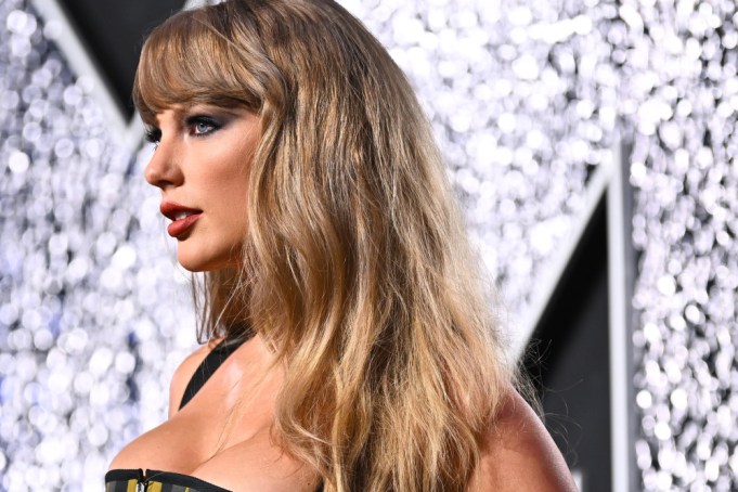 Taylor Swift Makes History at VMAs With Seven Awards