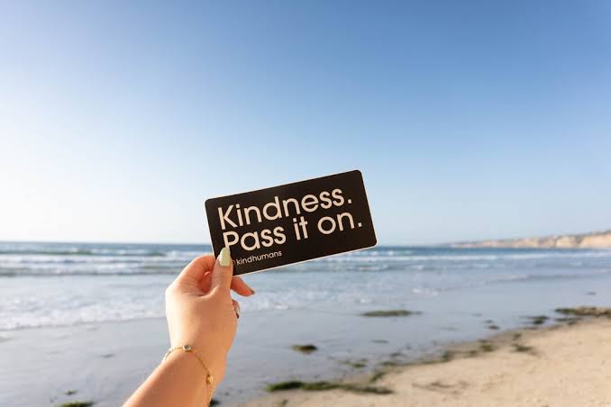 Finding Joy in Everyday Moments: How Small Acts of Kindness Brighten Your Life